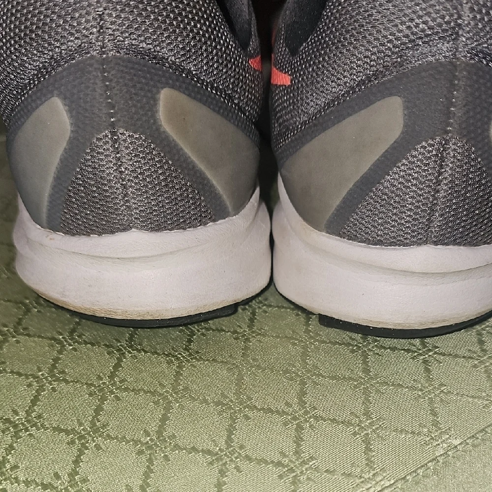 Nike Downshifter 7 Women's Grey And Coral Running Sneakers Size 8W